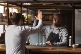 Augmenter la clientèle régulière de votre restaurant: pourquoi les clients fidèles sont plus importants que jamais
