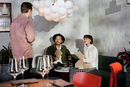 7 stratégies d'expérience client pour améliorer l'efficacité des restaurants